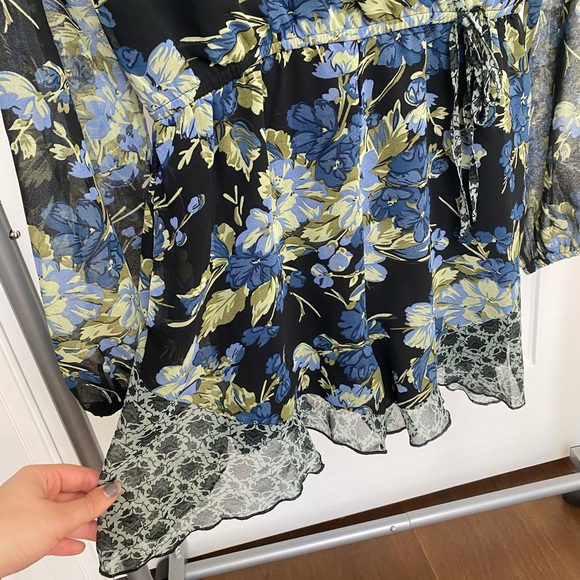 Band of Gypsies Floral Sleeved Romper / Playsuit - Picture 4 of 9